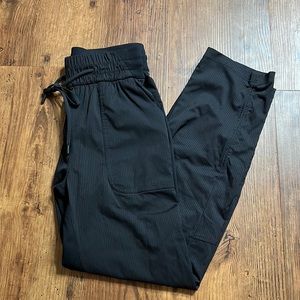 Lululemon black dance studio mid rise crop joggers 25”